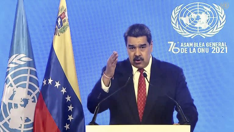 En esta imagen tomada de video ofrecido por UN Web TV, el presidente de Venezuela, Nicolás Madur,o habla ante la Asamblea General de Naciones Unidas el miércoles 22 de septiembre del 2021. (UN Web TV via AP)