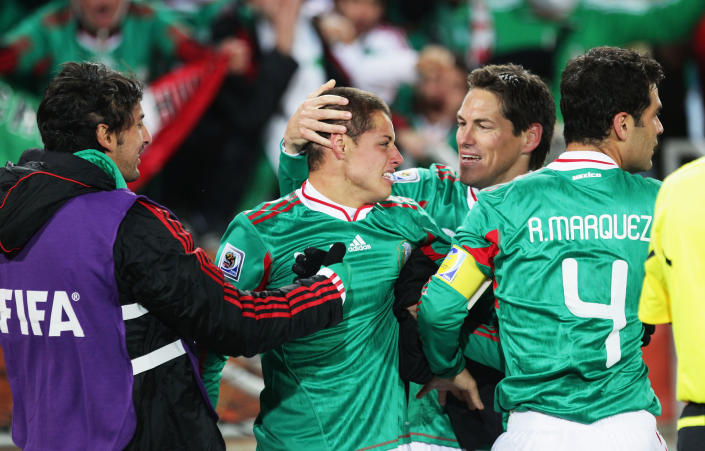 Javier 'Chicharito' Hernández celebra entre lágrimas su gol ante Francia en la fase de grupos del Mundial de Sudáfrica 2010.  (Foto: David Cannon/Getty Images)