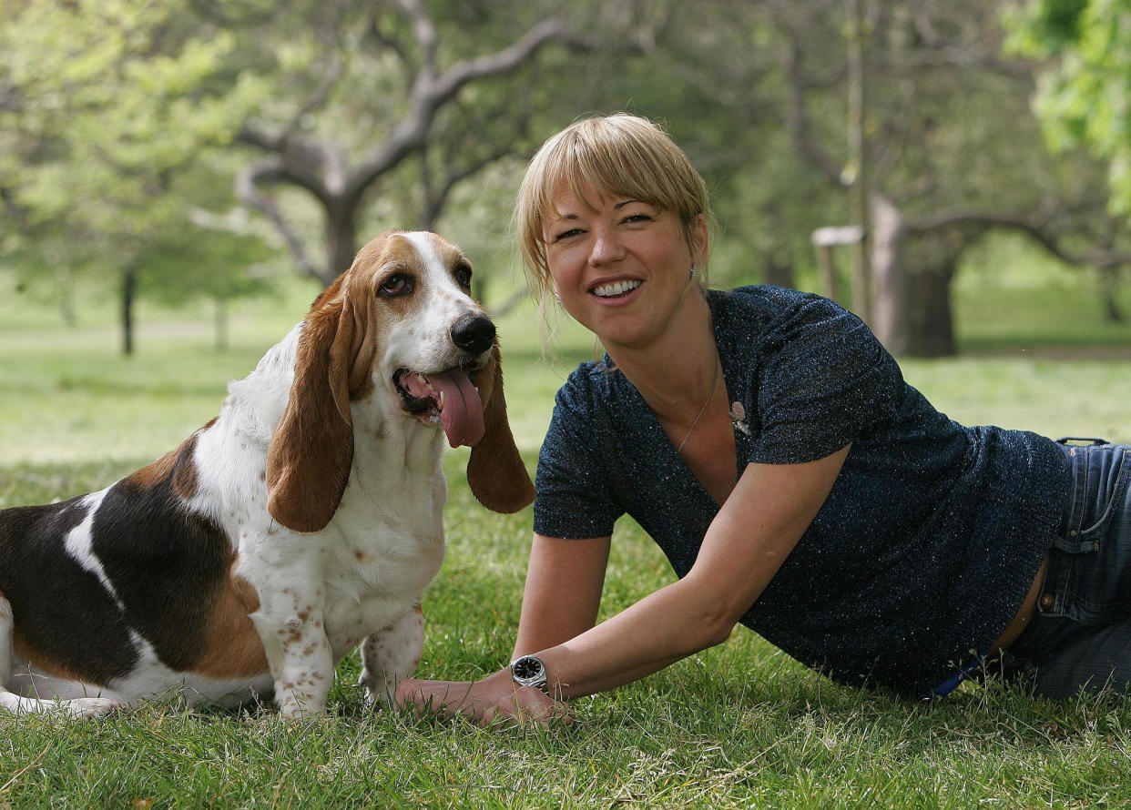 Sara Cox with a beagle dog