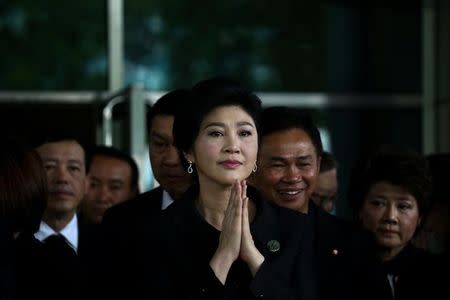 Ousted former Thai prime minister Yingluck Shinawatra greets supporters as she arrives at the Supreme Court in Bangkok, Thailand, July 21, 2017. REUTERS/Athit Perawongmetha