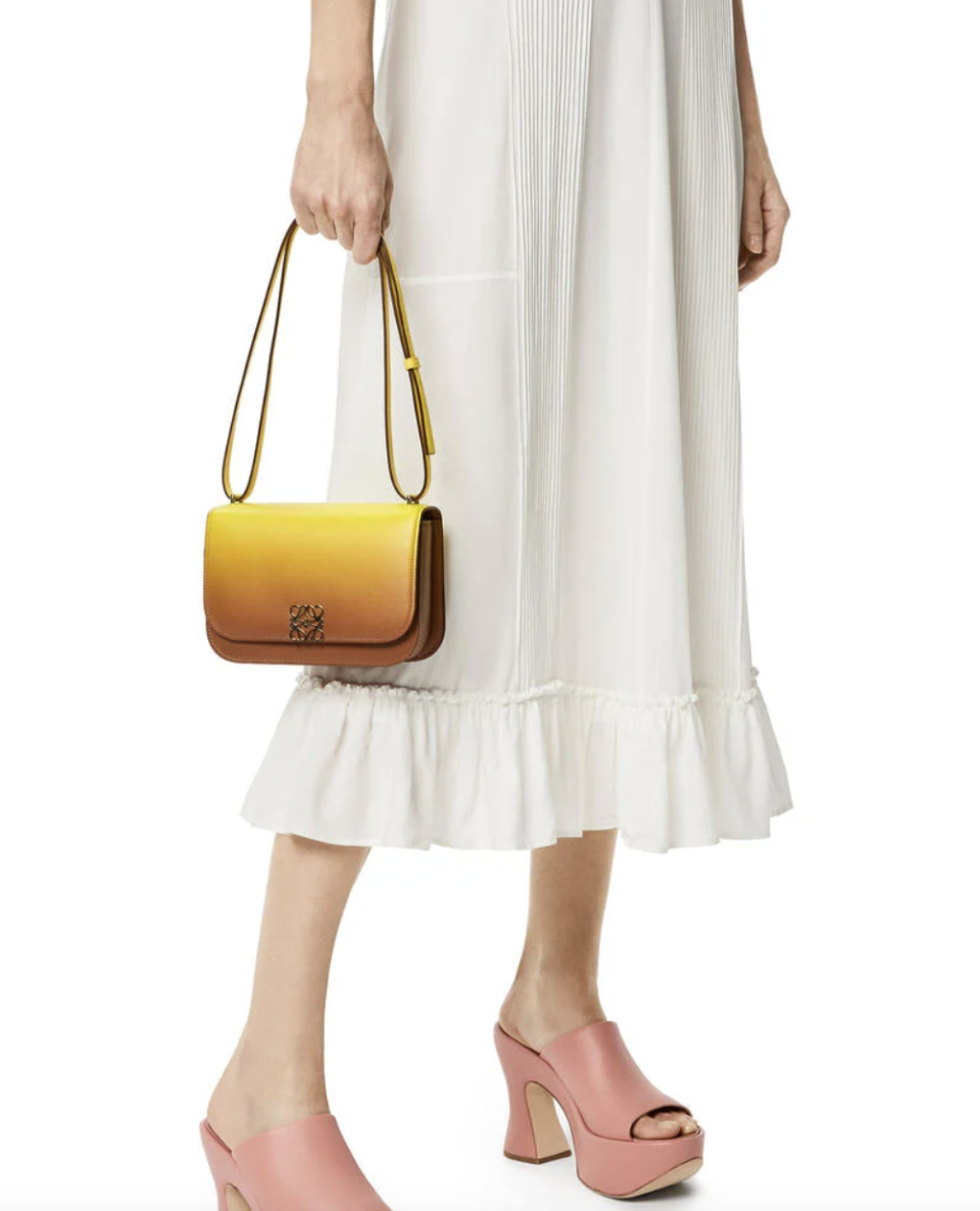 Loewe Paula’s Ibiza系列登場！15+件夏日度假派對手袋款式：漸層手袋、藤編袋、鏤空手袋