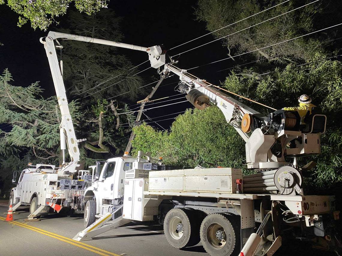 Thousands of capital region residents — which includes at least one college campus — remained without power Tuesday morning as punishing storm clouds drifted east from the second of two atmospheric rivers to pound Northern California. Sacramento Municipal Utility District