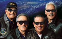 40 Jahre nach ihrem letzten Weltraumflug wagen sich die vier Astronauten Tank (James Garner), Frank (Clint Eastwood), Hawk (Tommy Lee Jones) und Jerry (Donald Sutherland, von links) noch einmal in das Weltall, um einen russischen Satelliten zu reparieren. Eastwoods "Space Cowboys" (2000) ist ein Actionfilm mit Augenzwinkern, ein Seitenhieb auf den Jugendwahn und solide Unterhaltung noch dazu. (Bild: Warner Bros.)