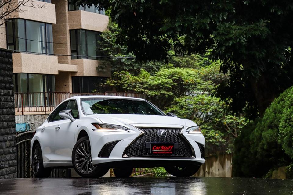 2021-lexus-es250-f-sport