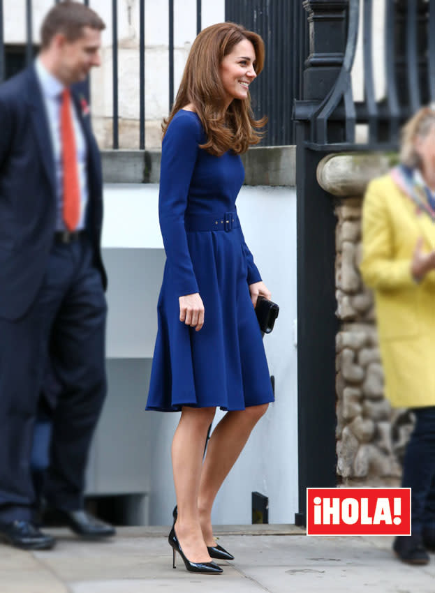 Azul, sí, pero eléctrico: Kate Middleton adelanta el color del verano (y lo  combina con una polémica e inesperada manicura)