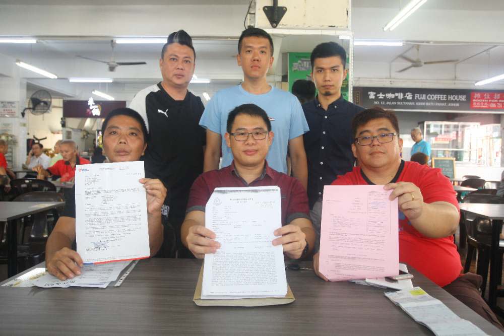 Soh Hwee Hoon (seated, left), Johor MCA Youth Chief Ling Tian Soon (seated, centre) and Kuan Chin Ee (seated, right) during the press conference in Baru Pahat today. — Picture by Ben Tan