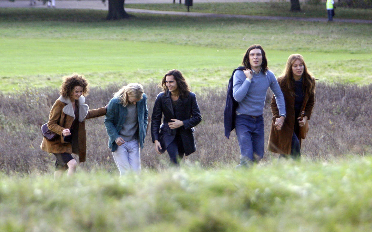 Margo Stilley, Lee Ingleby, Max Minghella, Sienna Miller and Cillian Murphy filming 'Hippie Hippie Shake' in 2007 (Credit: WENN)