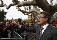 Catalonia's President Artur Mas waves to supporters after voting in the regional parliament to send a petition for referendum to the national parliament, in Barcelona, January 16, 2014. Local lawmakers in the northeastern Spanish region of Catalonia voted to seek a referendum on breaking away from Spain on Thursday, setting themselves up for a battle with an implacably opposed central government in Madrid. The Catalan Parliament in Barcelona voted 87 to 43, with 3 abstentions, to send a petition to the national parliament seeking the power to call a popular vote on the region's future. The independence movement in Catalonia, which has its own language and represents a fifth of Spain's national economy, is a direct challenge to Prime Minister Mariano Rajoy, who has pledged to block a referendum on constitutional grounds. REUTERS/Albert Gea (SPAIN - Tags: POLITICS CIVIL UNREST)