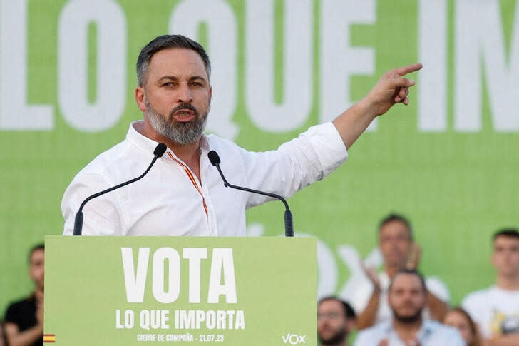 El líder del partido de extrema derecha Vox, Santiago Abascal, habla en el mitin de cierre de campaña en Madrid, España.