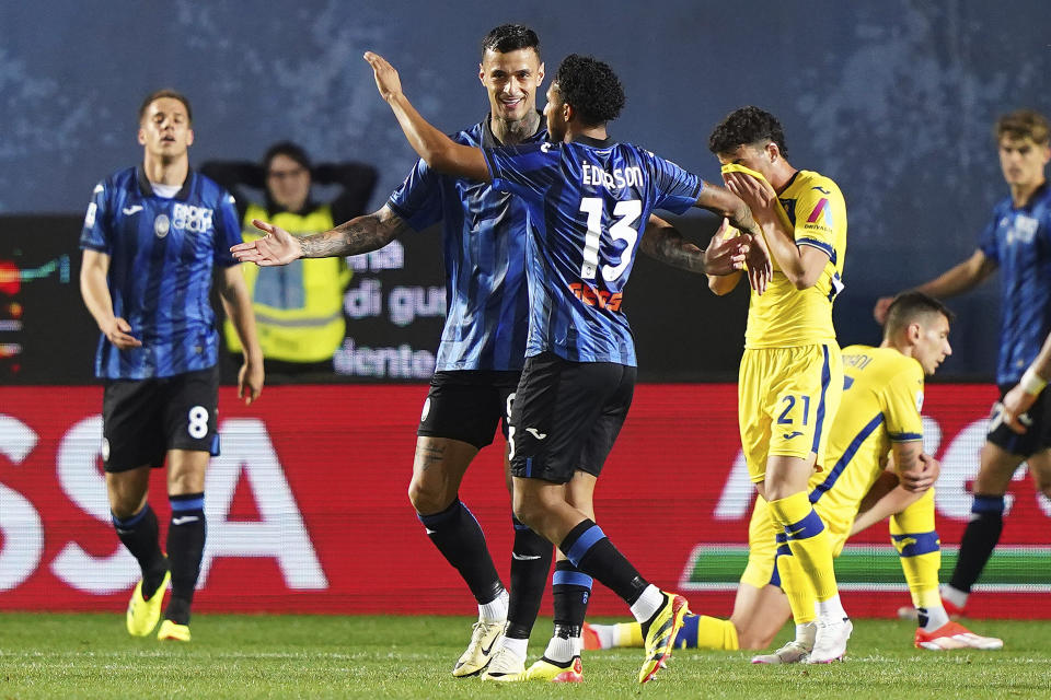 Atalanta's Gianluca Scamacca, center facing, celebrates scoring during the Serie A soccer match between Atalanta and Hellas Verona at Gewiss stadium, Bergamo, Italy, Monday April 15, 2024. (Spada/LaPresse via AP)