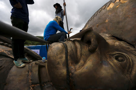 FILE PHOTO: Labourers work on a giant bronze statue of former King Rama I at Ratchapakdi Park in Hua Hin, Prachuap Khiri Khan province, Thailand, August 4, 2015. REUTERS/Athit Perawongmetha/File Photo