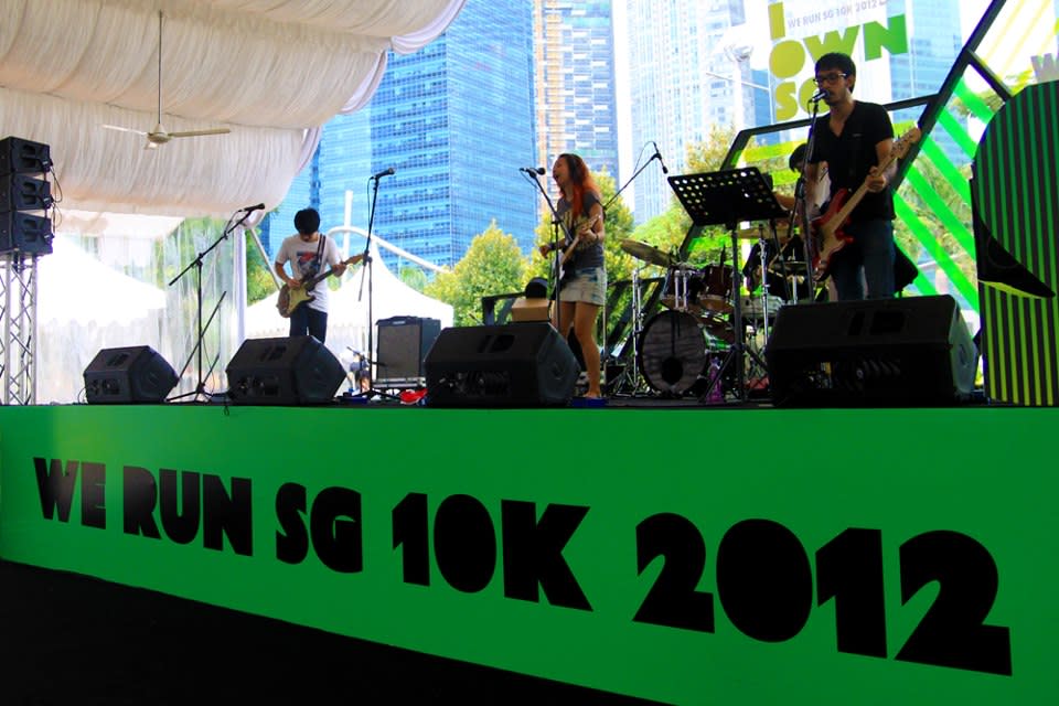 Runners were treated to popular local music acts such as 53A, Goodfellas, DJ Electr^k^t, DJ Chrisp and DJ Candiceb. (Photo courtesy of Nike Singapore)