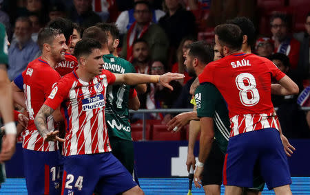 Soccer Football - La Liga Santander - Atletico Madrid v Real Betis - Wanda Metropolitano, Madrid, Spain - April 22, 2018 Atletico Madrid and Real Betis players clash REUTERS/Juan Medina