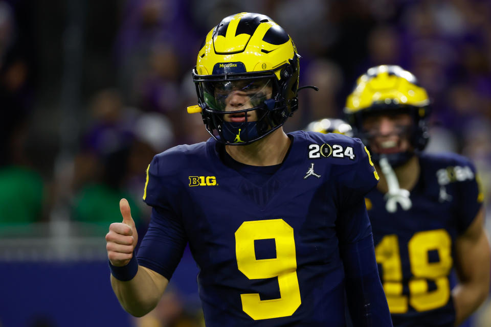 HOUSTON, TX - JANUARY 08: Michigan Wolverines quarterback J.J. McCarthy (9) gives a thumbs up to the sideline during the CFP National Championship game Michigan Wolverines and Washington Huskies on January 8, 2024, at NRG Stadium in Houston, Texas. (Photo by David Buono/Icon Sportswire via Getty Images)