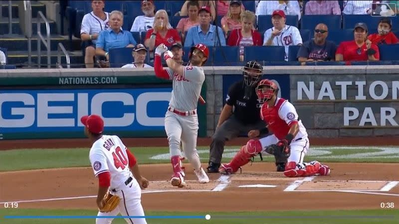 哈波（Bryce Harper）敲出國民球場第100轟。（圖／翻攝自費城人推特）