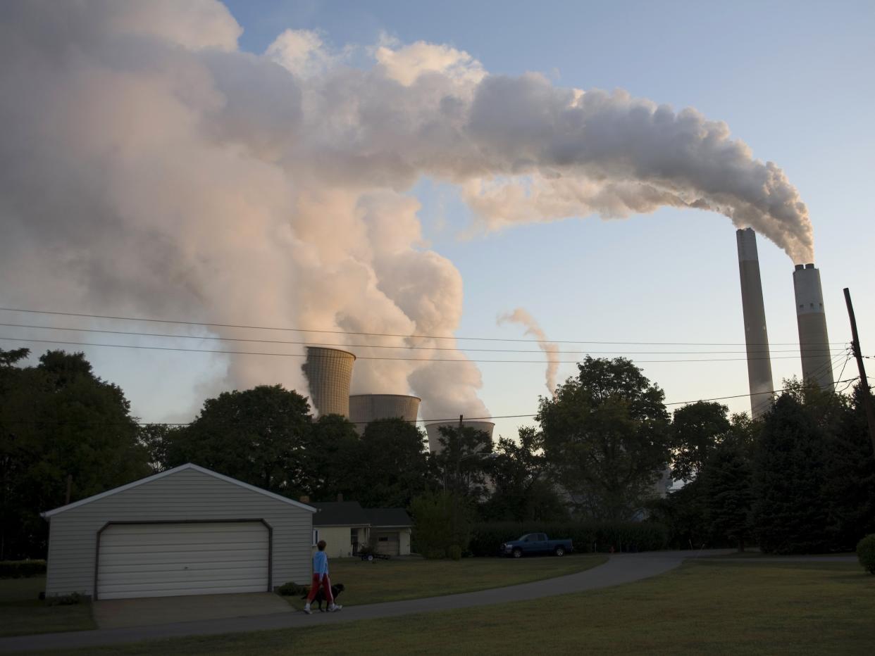 Coal smoke pours out of a power plant overlooking a residential neighborhood at dawn on September 11, 2008 in Shippingport, Pennsylvania.