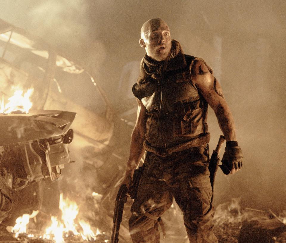 Matthew McConaughey takes on dragons that rule the world in the futuristic fantasy "Reign of Fire."