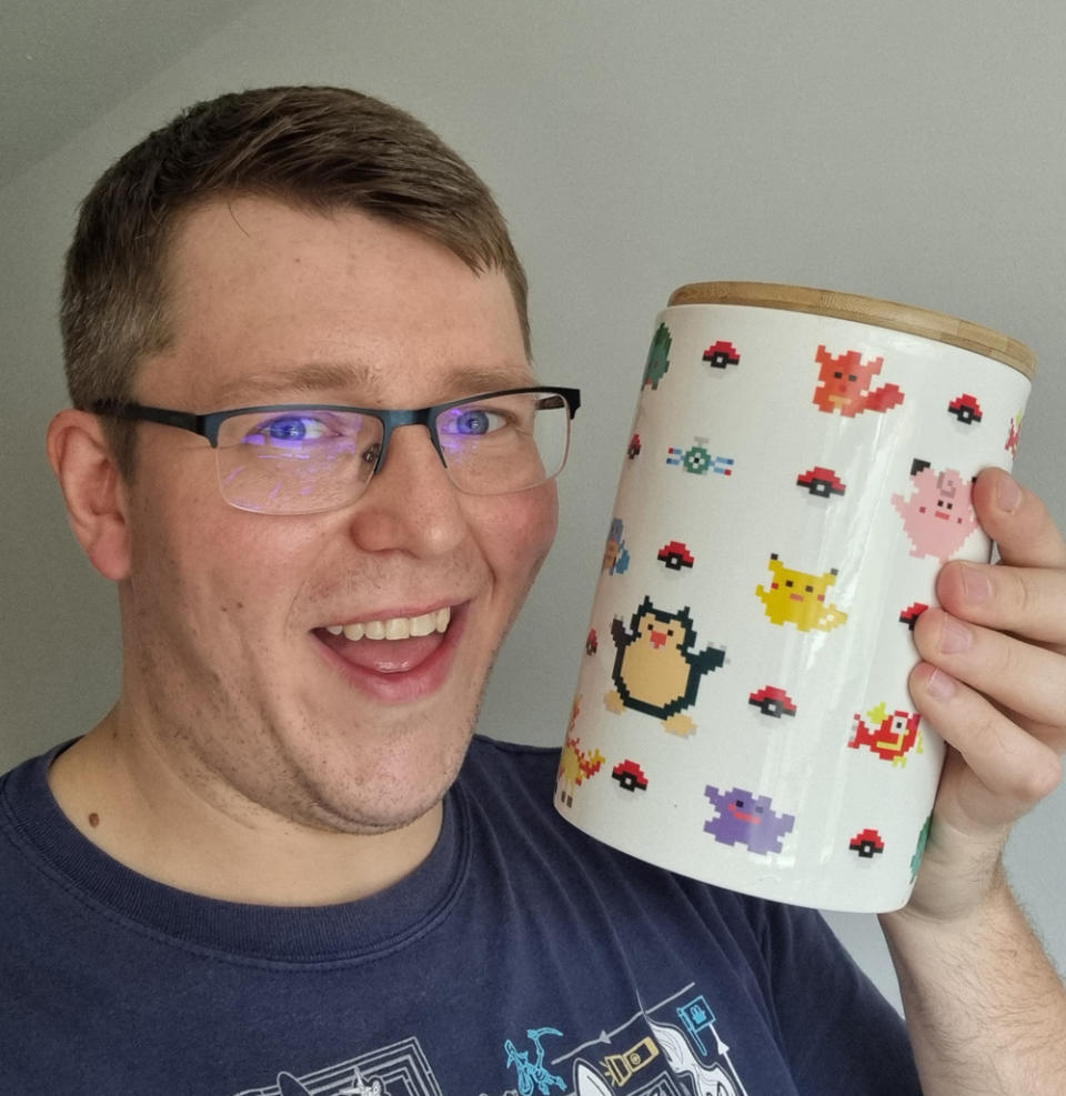 Stephen L. Kent, 32, with his Pokemon cookie jar (Collect/PA Real Life)