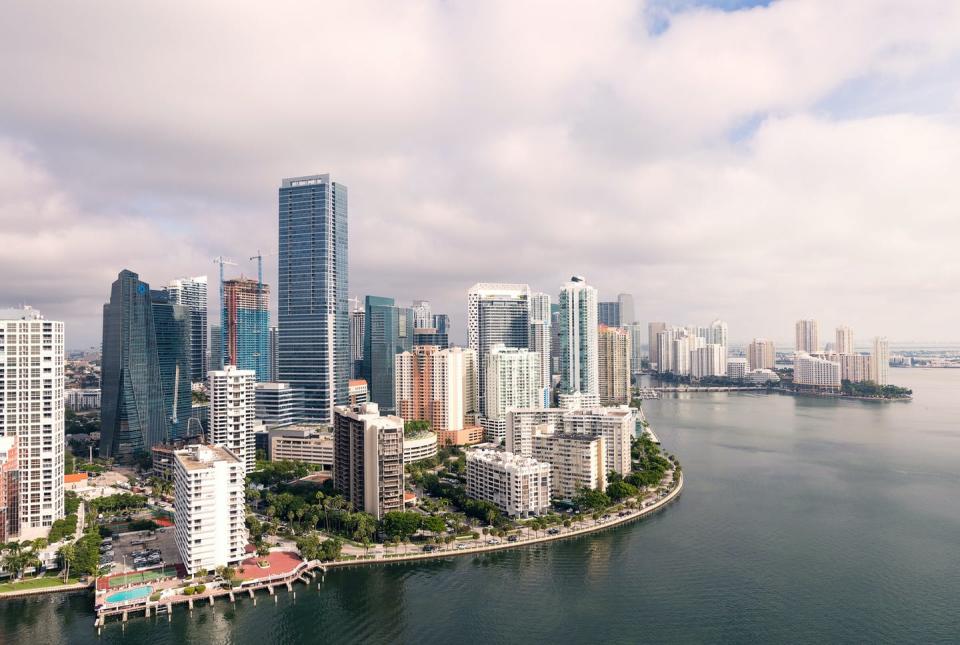 Much of Miami is built right up to the water’s edge. On average, it’s 6 feet above sea level. <a href="https://unsplash.com/photos/mqpawAQXRyA" rel="nofollow noopener" target="_blank" data-ylk="slk:Ryan Parker/Unsplash;elm:context_link;itc:0;sec:content-canvas" class="link ">Ryan Parker/Unsplash</a>, <a href="http://creativecommons.org/licenses/by-nd/4.0/" rel="nofollow noopener" target="_blank" data-ylk="slk:CC BY-ND;elm:context_link;itc:0;sec:content-canvas" class="link ">CC BY-ND</a>