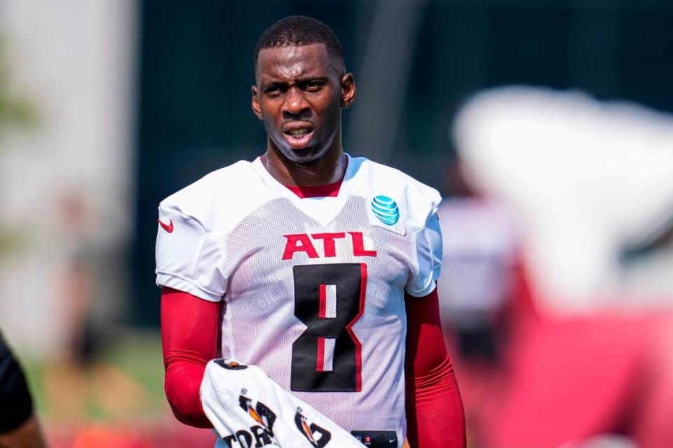 Jul 28, 2023; Flowery Branch, GA, USA; Atlanta Falcons tight end Kyle Pitts (8) on the field during training camp at IBM Performance Field. Mandatory Credit: Dale Zanine-USA TODAY Sports