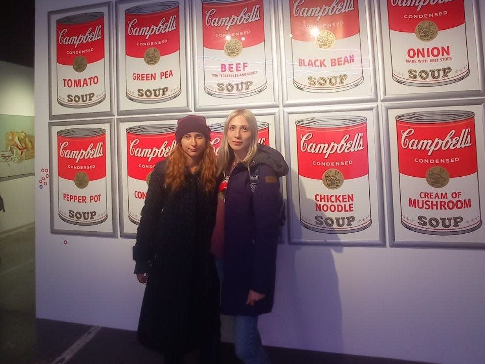Sonia Subbotina, left, and Alexandra ‘Sasha’ Skochilenko, right, pose at an art gallery.