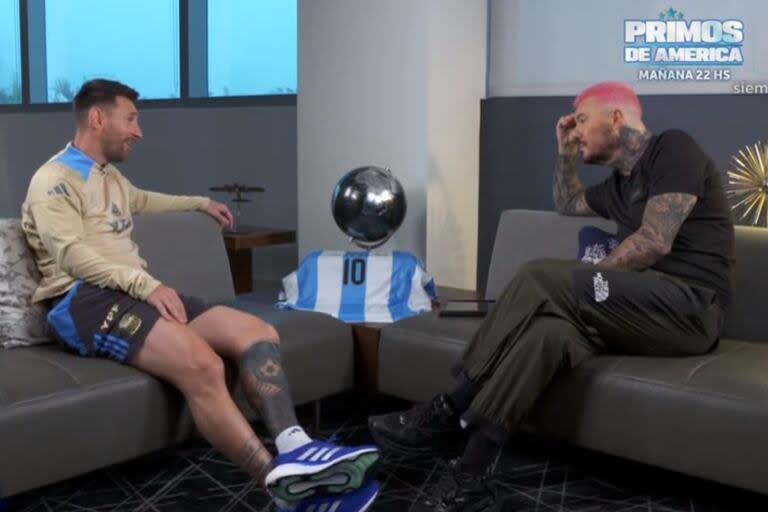 La reacción de Messi al tatuaje que Marcelo Tinelli se hizo para sorprenderlo. Captura: América