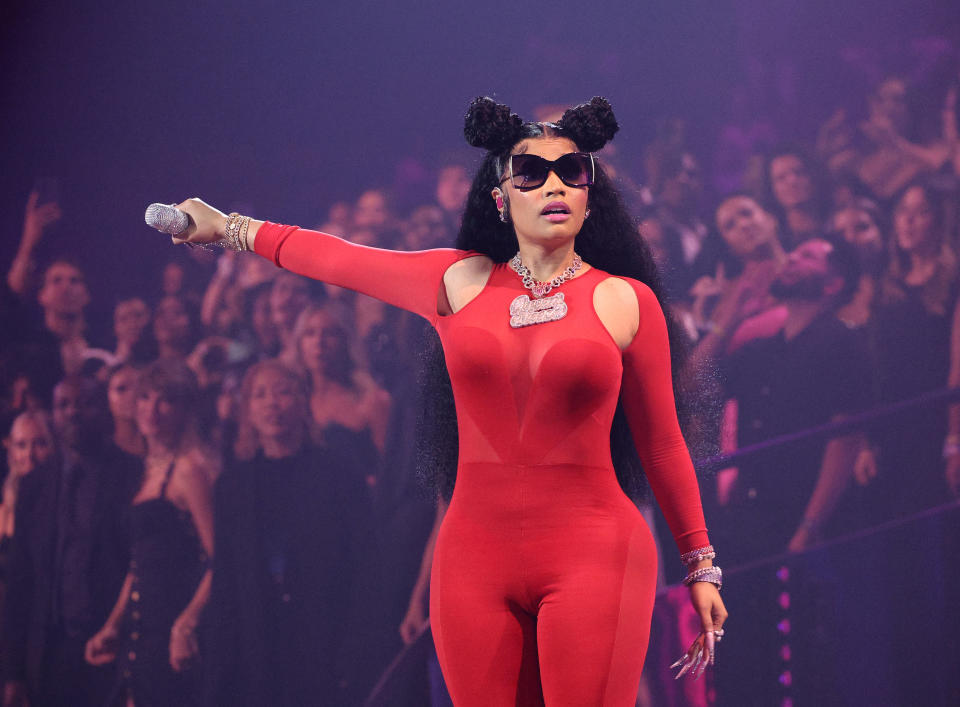 Nicki Minaj Performing MTV Video Music Awards