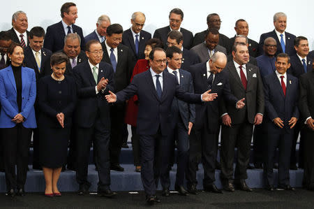 French President Francois Hollande (C) pose for a family photo with fellow world leaders during the opening day of the World Climate Change Conference 2015, November 30, 2015. REUTERS/Jacky Naegelen