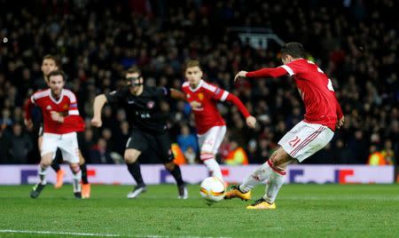 Football Soccer - Manchester United v FC Midtjylland - UEFA Europa League Round of 32 Second Leg - Old Trafford, Manchester, England - 25/2/16 Ander Herrera scores the fourth goal for Manchester United from the penalty spot Reuters / Russell Cheyne Livepic EDITORIAL USE ONLY.