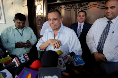 FILE PHOTO: Former Honduran president Porfirio Lobo holds a news conference at his house following accusations by the National Anti-corruption Council of embezzlement during his government, in Tegucigalpa, Honduras, Feb. 4, 2019. REUTERS/Jorge Cabrera/File Photo