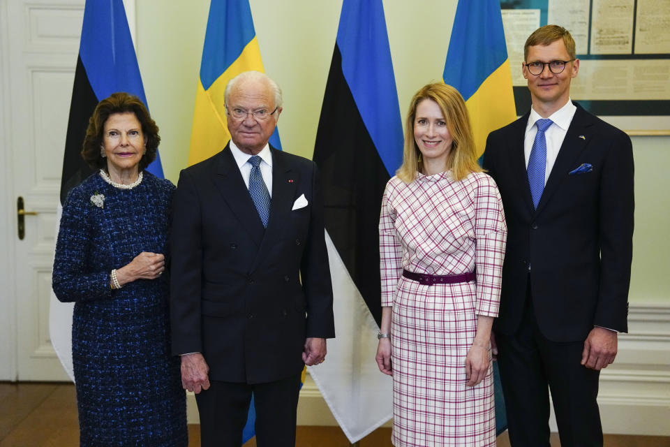 Sweden's King Carl XVI Gustaf, centre left, Queen Silvia, left, Estonian Prime Minister Kaja Kallas, centre right, and her husband Arvo Hallik pose for a picture during their meeting in Tallinn, Estonia, Tuesday, May 2, 2023. (AP Photo/Pavel Golovkin)