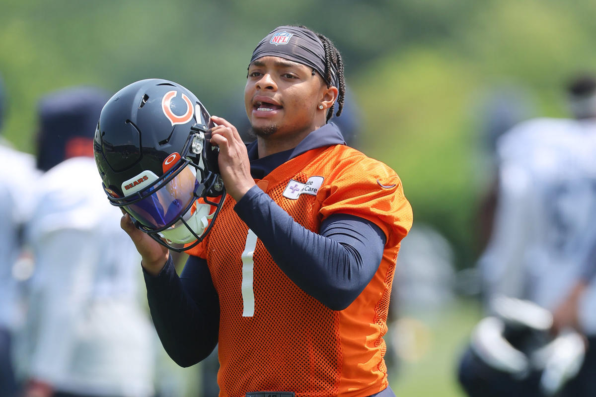 Bears training camp report: Justin Fields, offense show good and