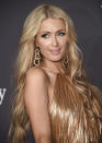 Paris Hilton hat sich schon öfter neu erfunden - als Hotel-Erbin, Reality-TV-Sternchen, ähem… Home-Video-Star, und schließlich als erfolgreiche DJane. Doch eine Konstante gab es immer, und zwar ihr langes blondes Haar. Bis jetzt… (Bild: AP Photo)