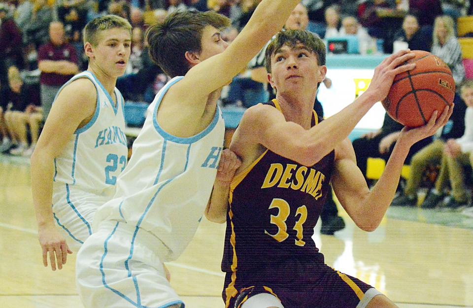 De Smet's George Jensen heads to the basket against Hamlin's Rylan Bawdon during a Lake Central Conference high school basketball doubleheader on Tuesday, Jan. 17, 2023 at the Hamlin Education Center.