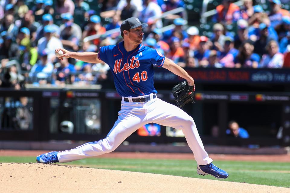 Jun 19, 2022; New York City, New York, USA;  New York Mets starting pitcher Chris Bassitt (40) pitches in the first inning against the Miami Marlins at Citi Field.