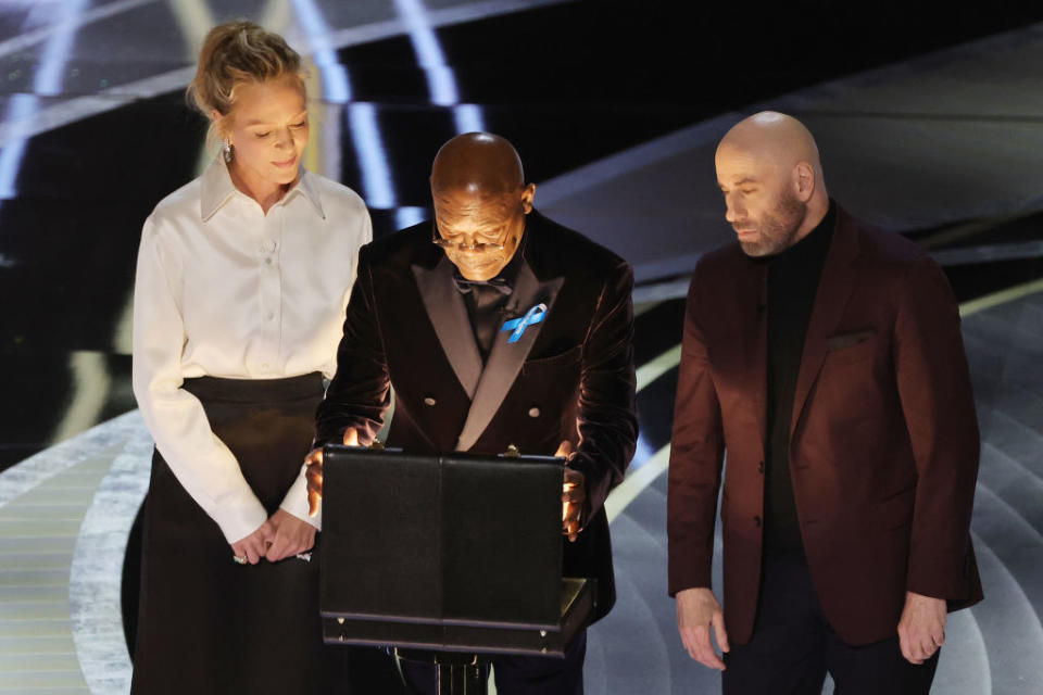 Uma Thurman, Sam Jackson, and John Travolta opening briefcase