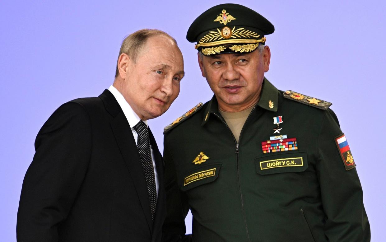 General Sergei Shoigu with Vladimir Putin, Russia's President - Pool Sputnik Kremlin 