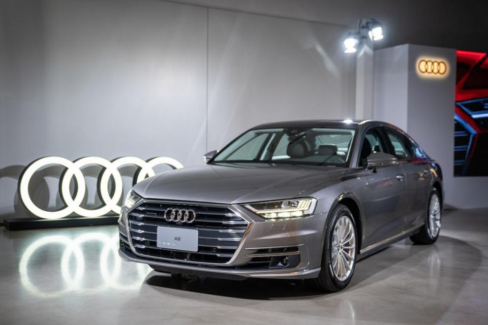 audi-a8-8-22