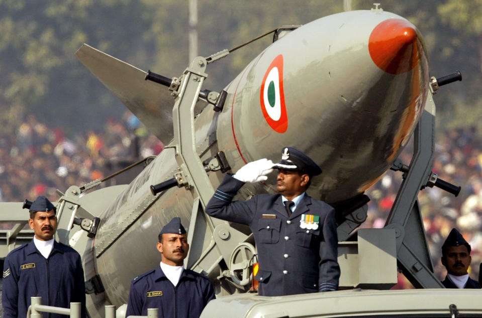 <p>India es uno de los países que ha aumentado en los últimos años su arsenal. Se estima que ahora tiene un total de 160 cabezas nucleares, todas ellas en la reserva. (Foto: Kamal Kishore / Reuters).</p> 