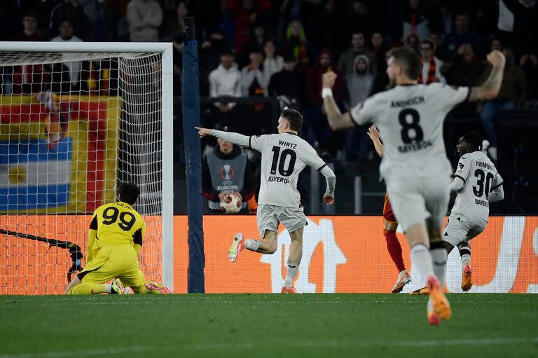 Florian Wirtz festeja el primer tanto de Bayer Leverkusen