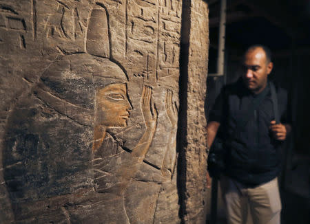 A visitor observes the wall of a Khufu-Imhat tomb, at the Saqqara area near its necropolis, in Giza, Egypt November 10, 2018. REUTERS/Mohamed Abd El Ghany