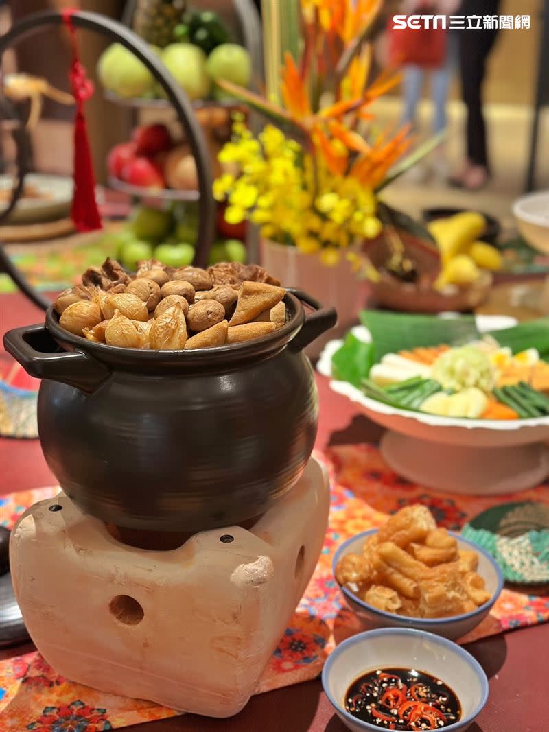 君悅凱菲屋「湛豔饗食‧馬來西亞美食節」開跑，吃得到道地肉骨茶。（圖／記者劉沛妘攝影）