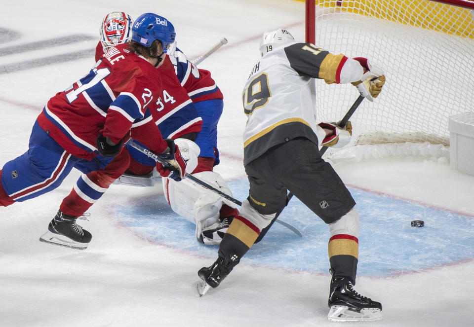 Vegas Golden Knights' Reilly Smith (19) scores against Montreal Canadiens goaltender Jake Allen as Canadiens' Kaiden Guhle (21) defends during the third period of an NHL hockey game Saturday, Nov. 5, 2022, in Montreal. (Graham Hughes/The Canadian Press via AP)