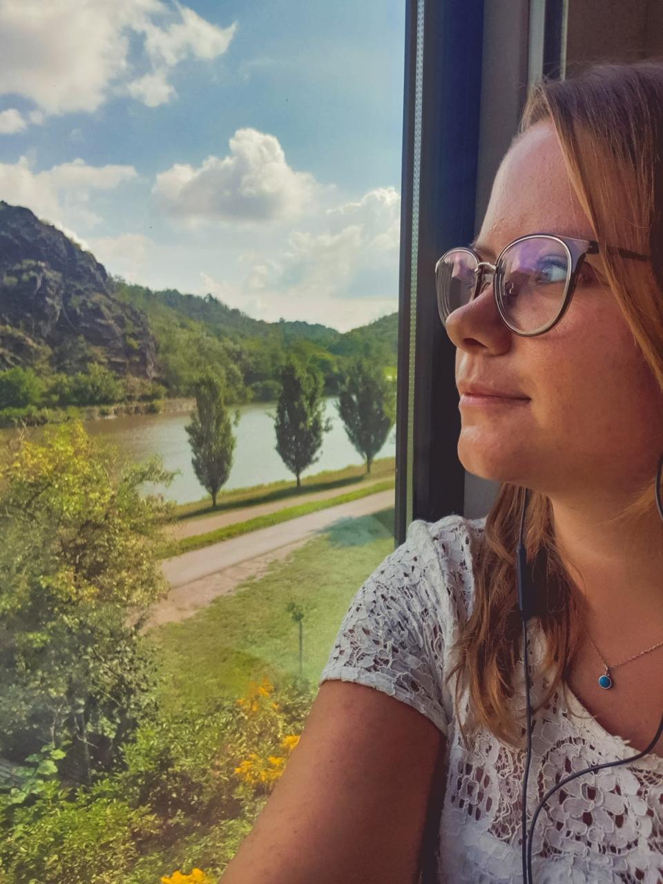 Lizet on a train through the Czech Republic (Lizet Wesselman)