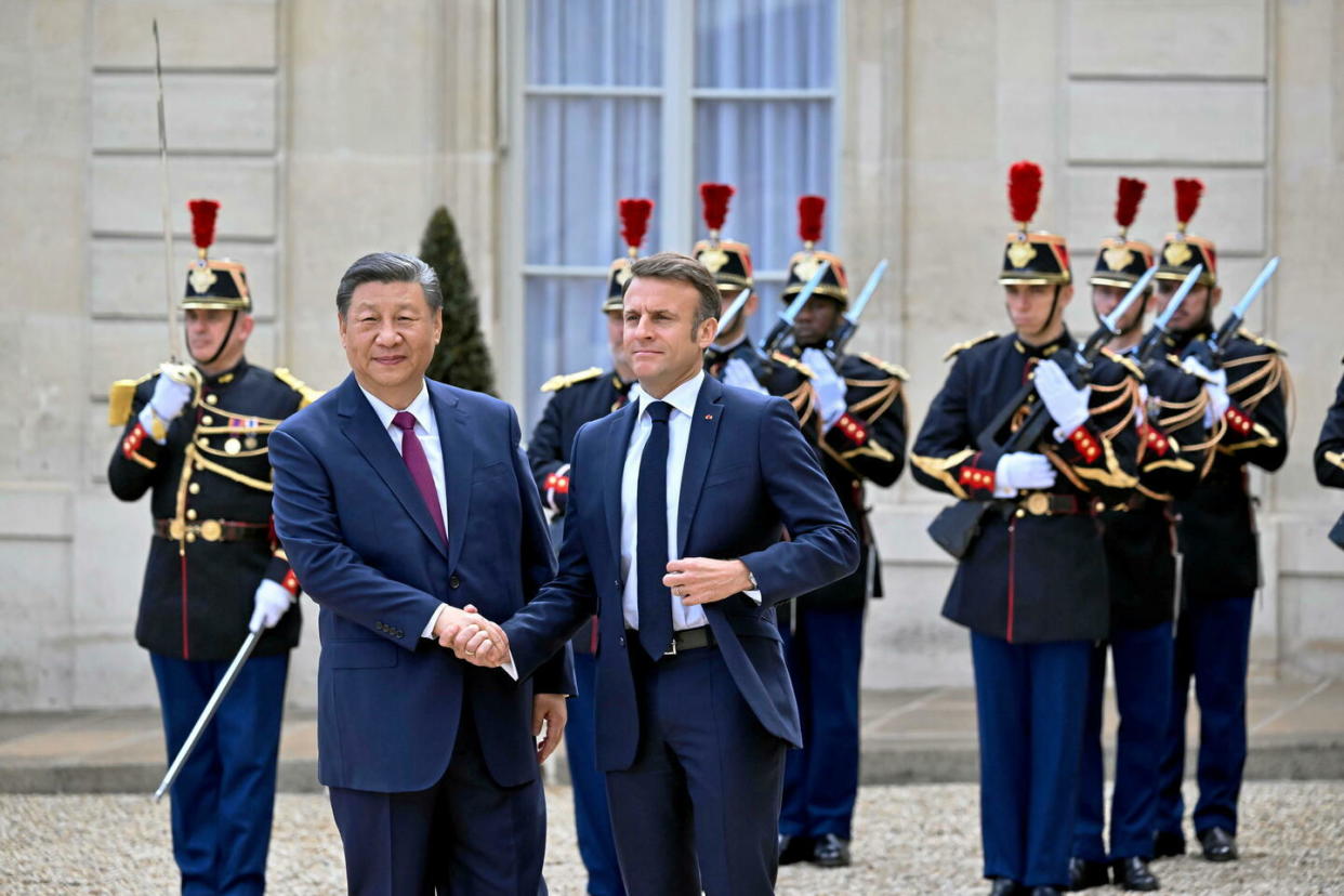 Emmanuel Macron accueille le président chinois Xi Jinping à l'Élysée à Paris, ce lundi 6 mai.  - Credit:Jacques Witt/SIPA