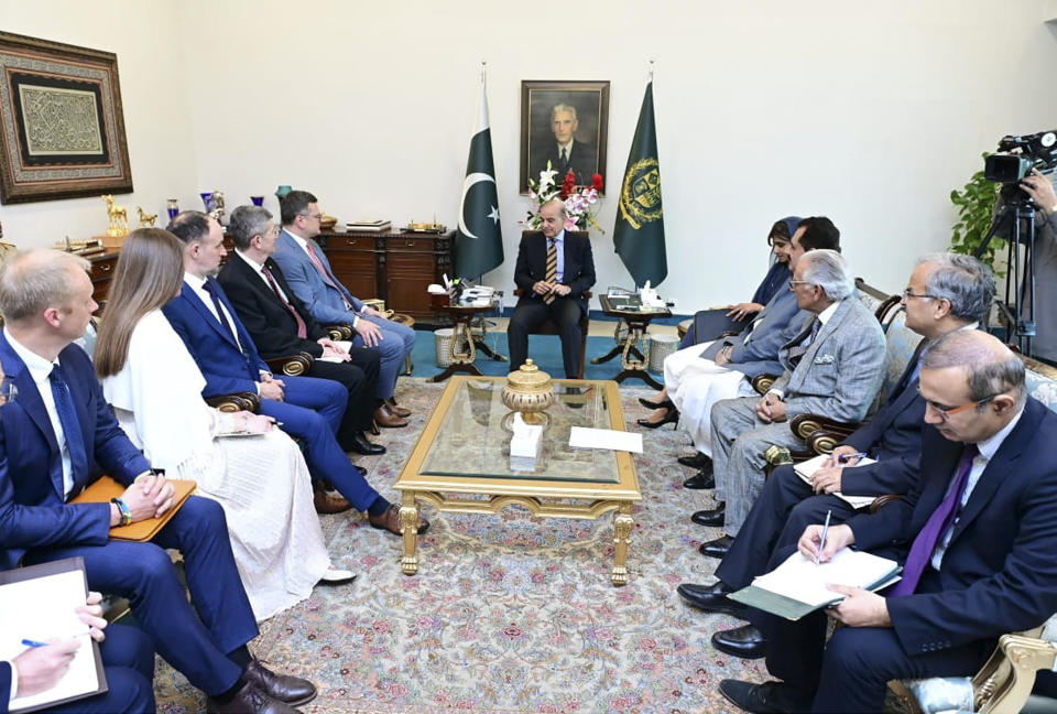 CORRECTS DAY TO THURSDAY, In this photo released by Pakistan Prime Minister Office, Prime Minister Shahbaz Sharif, center, meet with Ukraine's Foreign Minister Dmytro Kuleba, top left, at the Prime Minister's House, in Islamabad, Pakistan, Thursday, July 20, 2023. (Pakistan Prime Minister Office via AP)