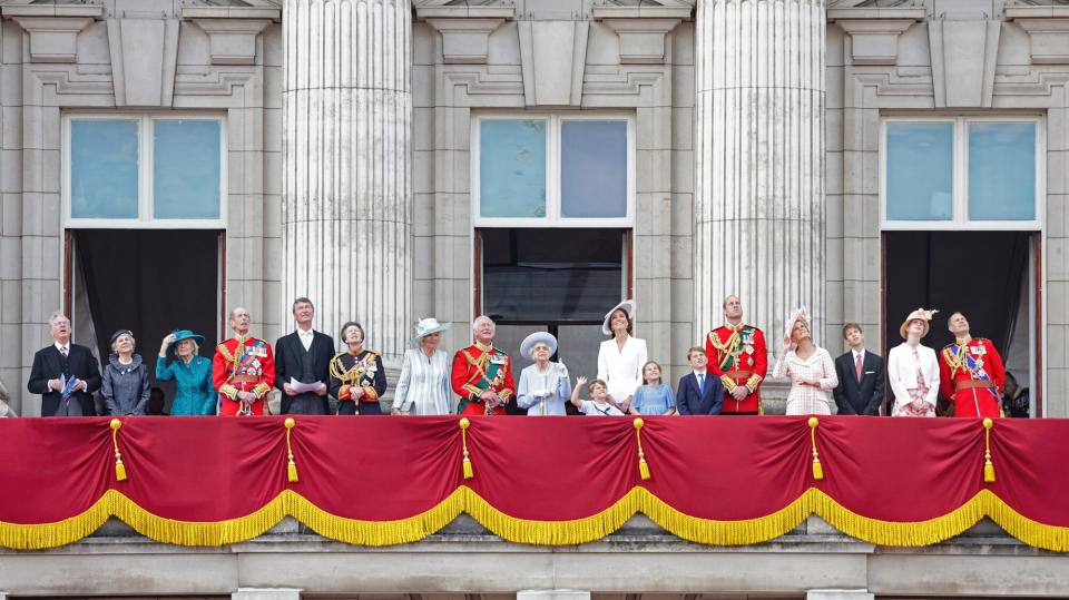 Prince Richard, Duke of Gloucester, Birgitte, Duchess of Gloucester, Prince Edward, Duke of Kent, Timothy Laurence, Princess Anne, Princess Royal, Camilla, Duchess of Cornwall, Prince Charles, Prince of Wales, Queen Elizabeth II, Prince Louis of Cambridge, Catherine, Duchess of Cambridge, Princess Charlotte of Cambridge, Prince George of Cambridge, Prince William, Duke of Cambridge, Sophie, Countess of Wessex, James, Viscount Severn, Lady Louise Windsor and Prince Edward, Earl of Wessex on the balcony of Buckingham Palace watch the RAF flypast during the Trooping the Colour parade on June 02, 2022 in London, England. The Platinum Jubilee of Elizabeth II is being celebrated from June 2 to June 5, 2022, in the UK and Commonwealth to mark the 70th anniversary of the accession of Queen Elizabeth II on 6 February 1952.