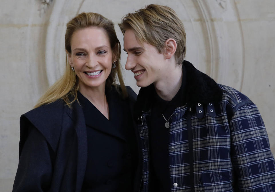 Uma Thurman et son fils très complices au défilé Dior