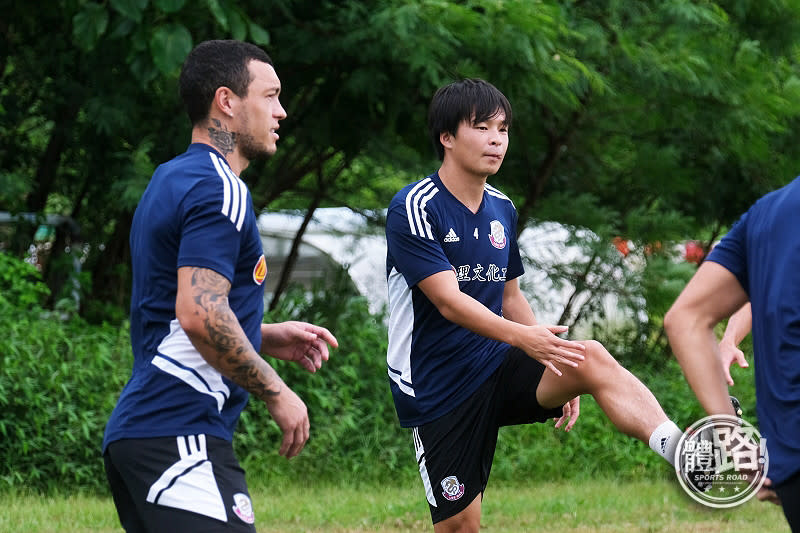 陳曉明指新加盟的日本左閘立花稜也（右）佢適應能強並與球隊相處得好，年紀上亦仍有很大可塑空間。