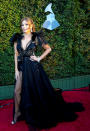 <p>Thalía estuvo majestuosa en los Latin Grammy por cuenta de este revelador vestido negro, en encaje. Getty Images </p>